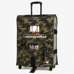 Funda para equipaje con estampado de camuflaje y logotipo sobre fondo blanco